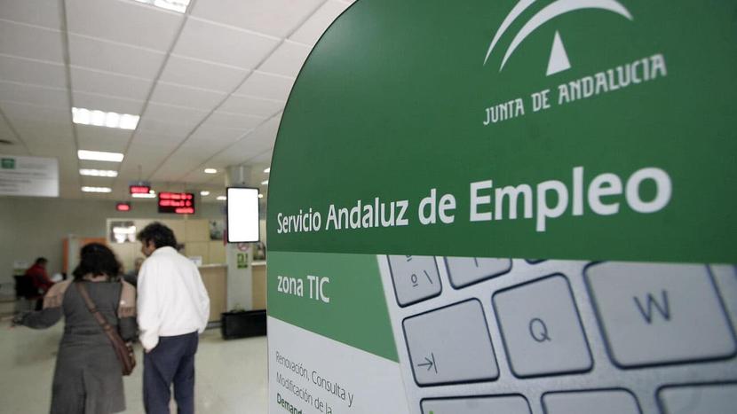 Andalucía lidera el descenso del paro en abril con 20.551 desempleados menos y alcanza sus mejores registros de los últimos 15 años