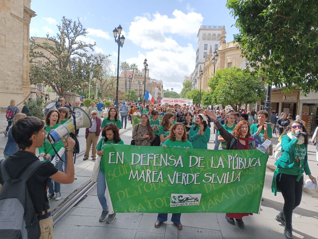 Los más de 100.000 docentes de la educación pública andaluza, llamados a la huelga este martes en las ocho capitales provinciales