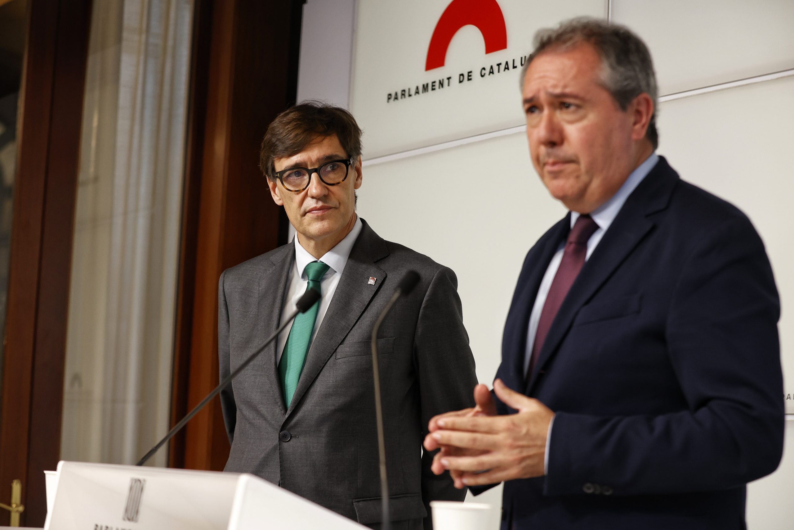 Juan Espadas, líder del PSOE andaluz, junto con Salvador Illa, líder del PSOE catalán (PSC).