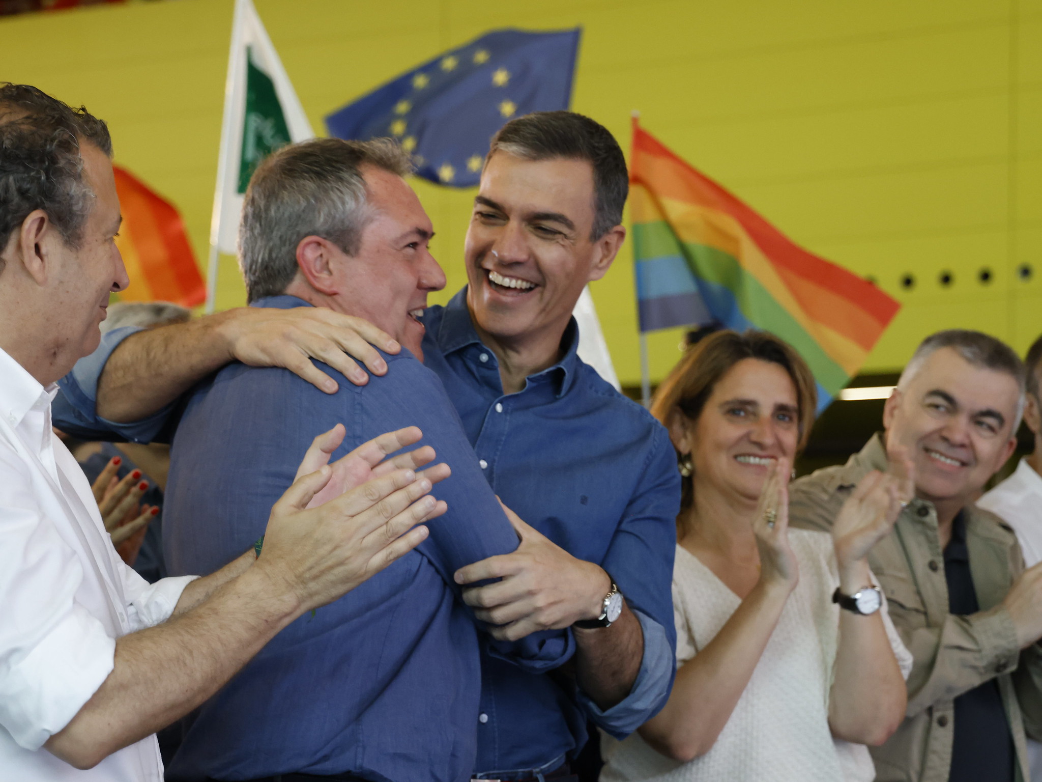 Juan Espadas junto a Pedro Sánchez en un acto de campaña de las elecciones europeas.